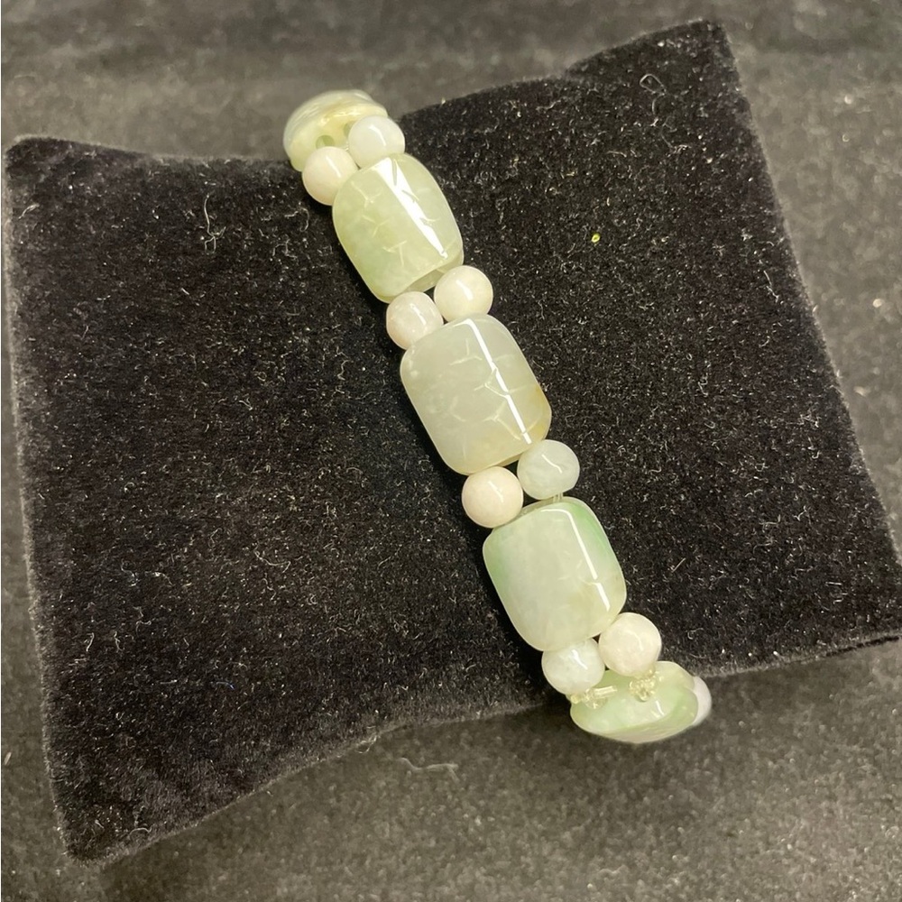 Gorgeous Certified Hand Carved Green Jade Bracelet